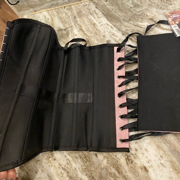 Hourglass Shaping Satin Heart  Corset by Baci NWT - Picture 3 of 4